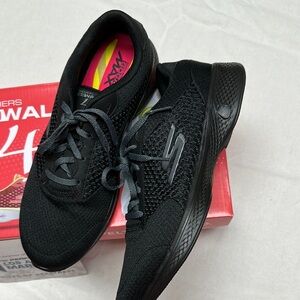 Skechers Performance Women's Go Walk 4 Exceed Walking Shoe Size US 9